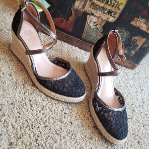 Jasper and Jeera lace wedge